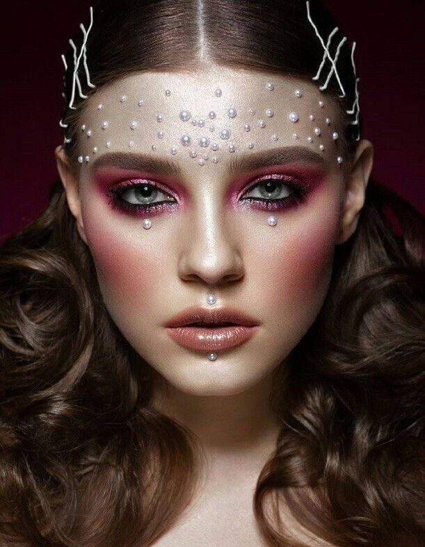 Простая вечерняя подиумная прическа + макияж