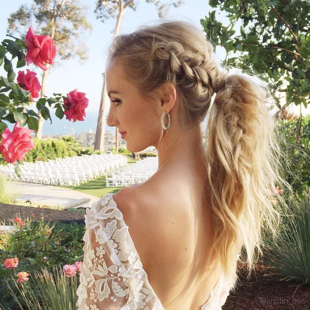 Прическа мягкий романтичный хвост