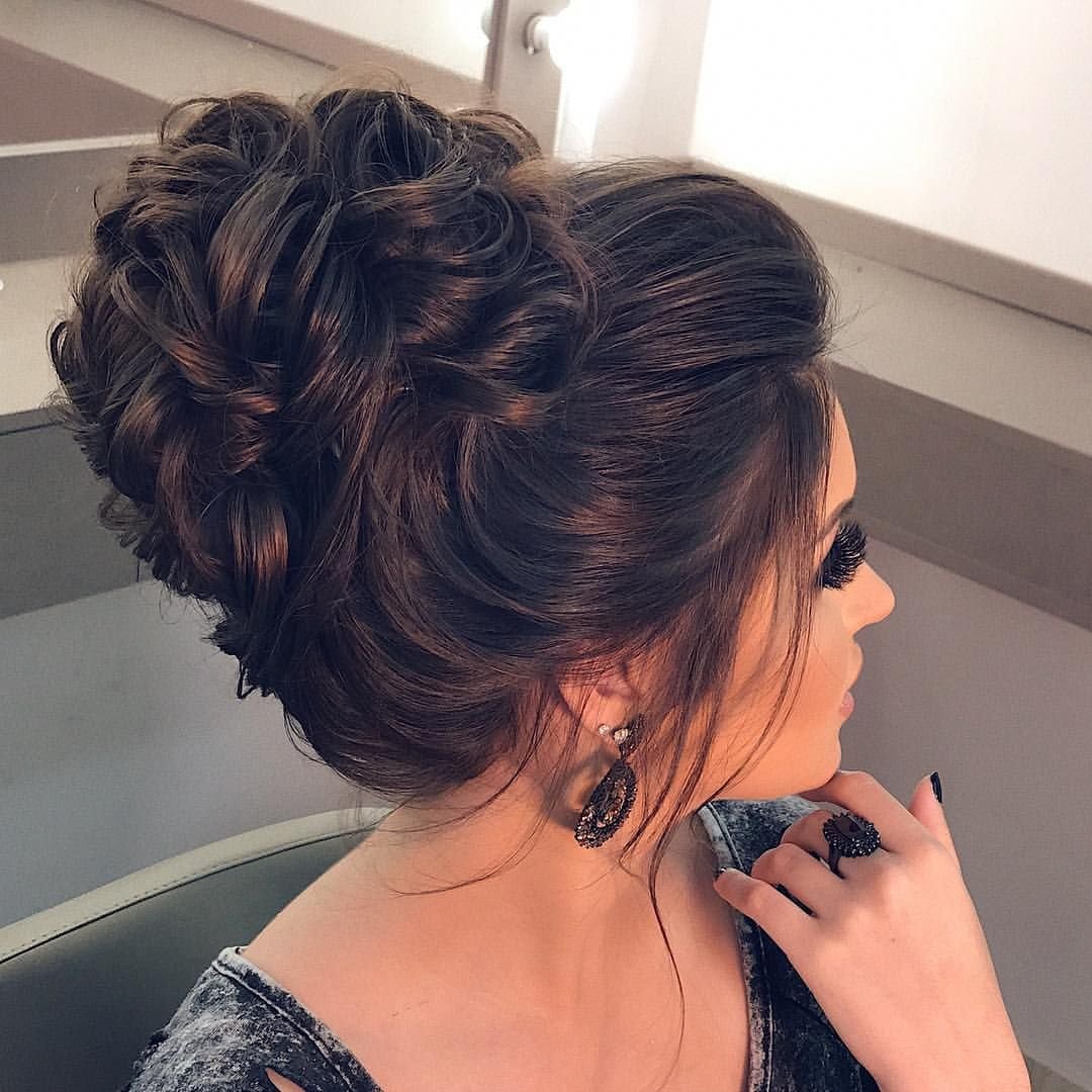 Собранная прическа на длинные волосы