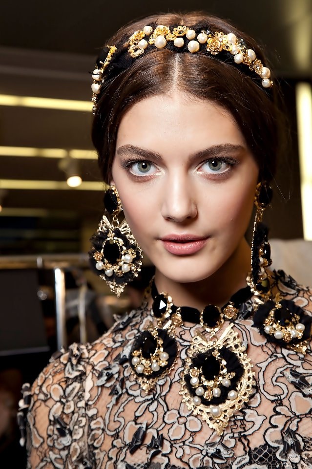 Модная прическа 2015 года в стиле D&G