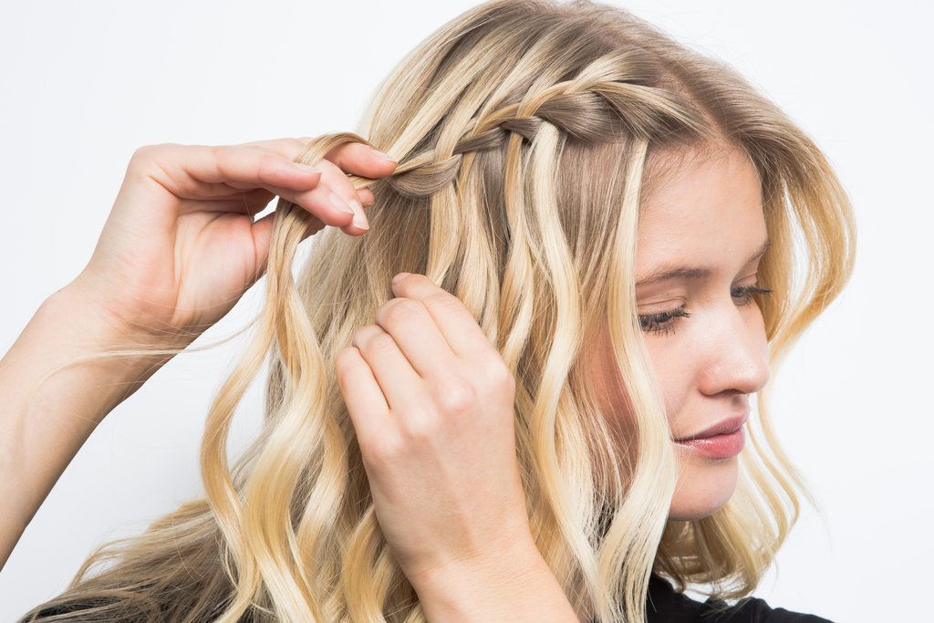 Прическа водопад из перекрученных прядей