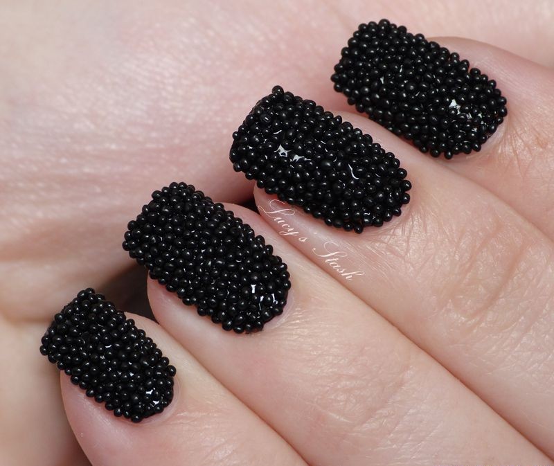Стильный икорный маникюр