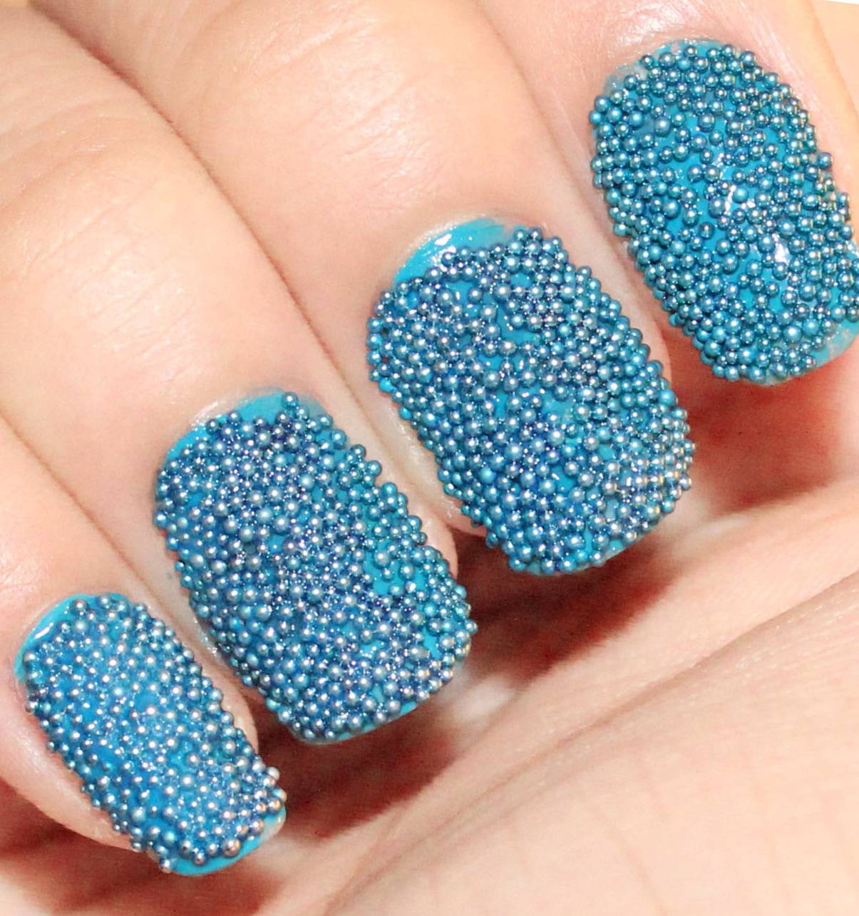 Стильный икорный маникюр