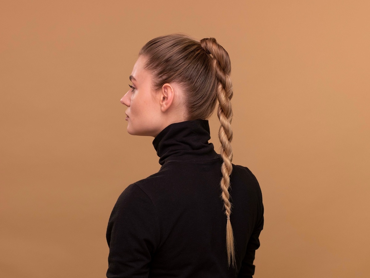 Конский хвост со жгутами