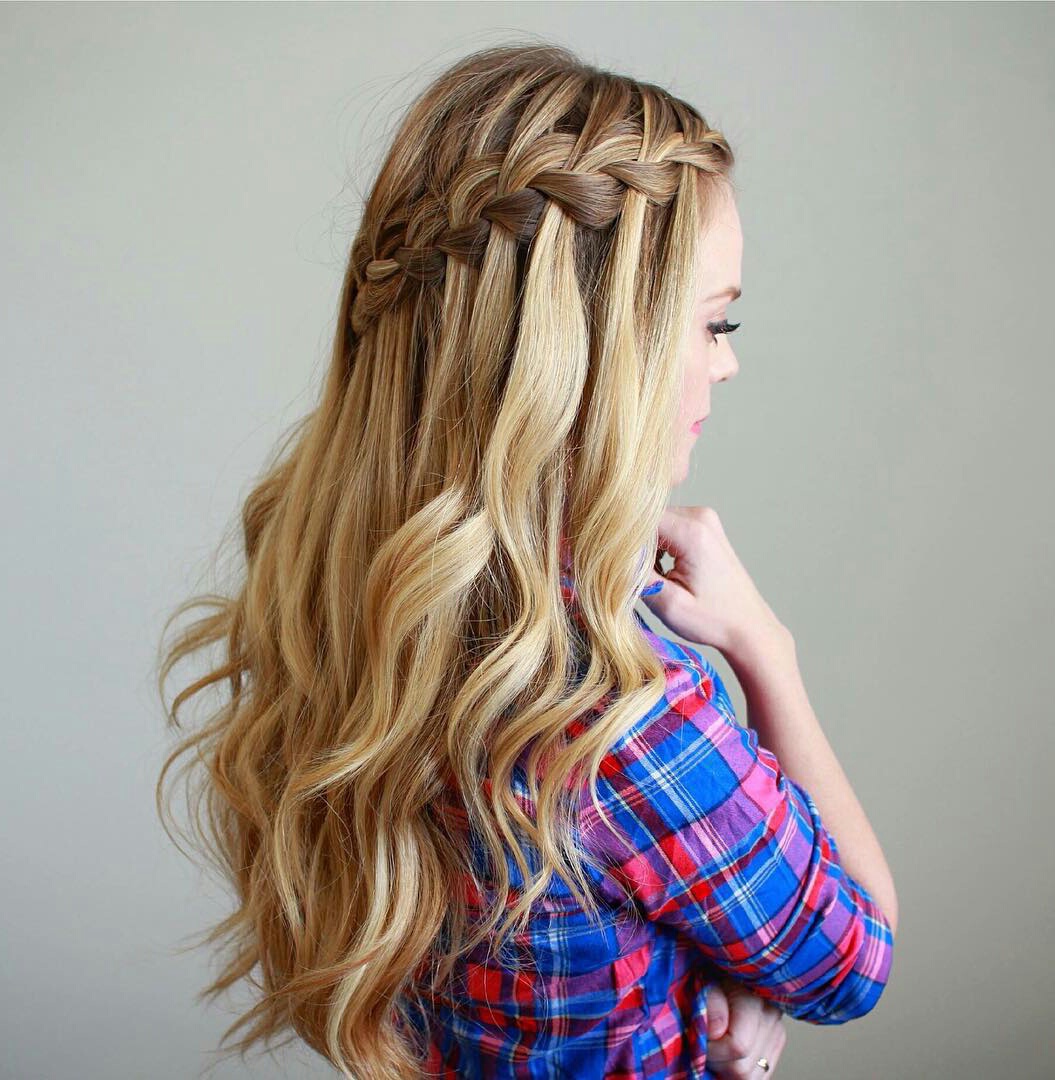 Полураспущенные волосы с косой