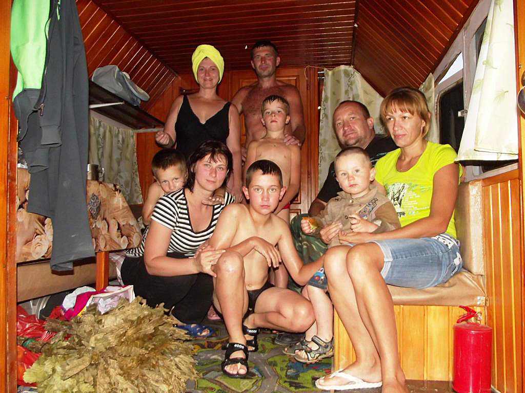 Поход в баню всей семьей