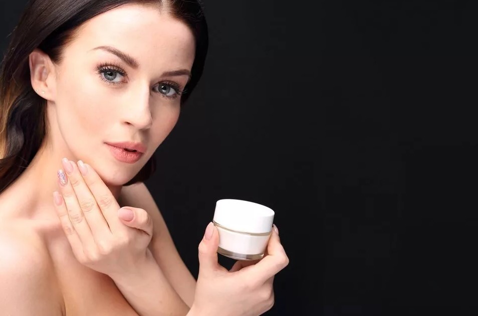 Хайлайтер, шимер, бронзатор и другие непонятные названия декоративной косметики. Как этим всем пользоваться?