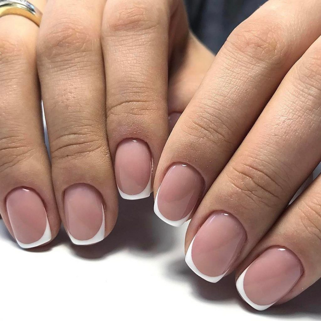 Французский маникюр для коротких ногтей