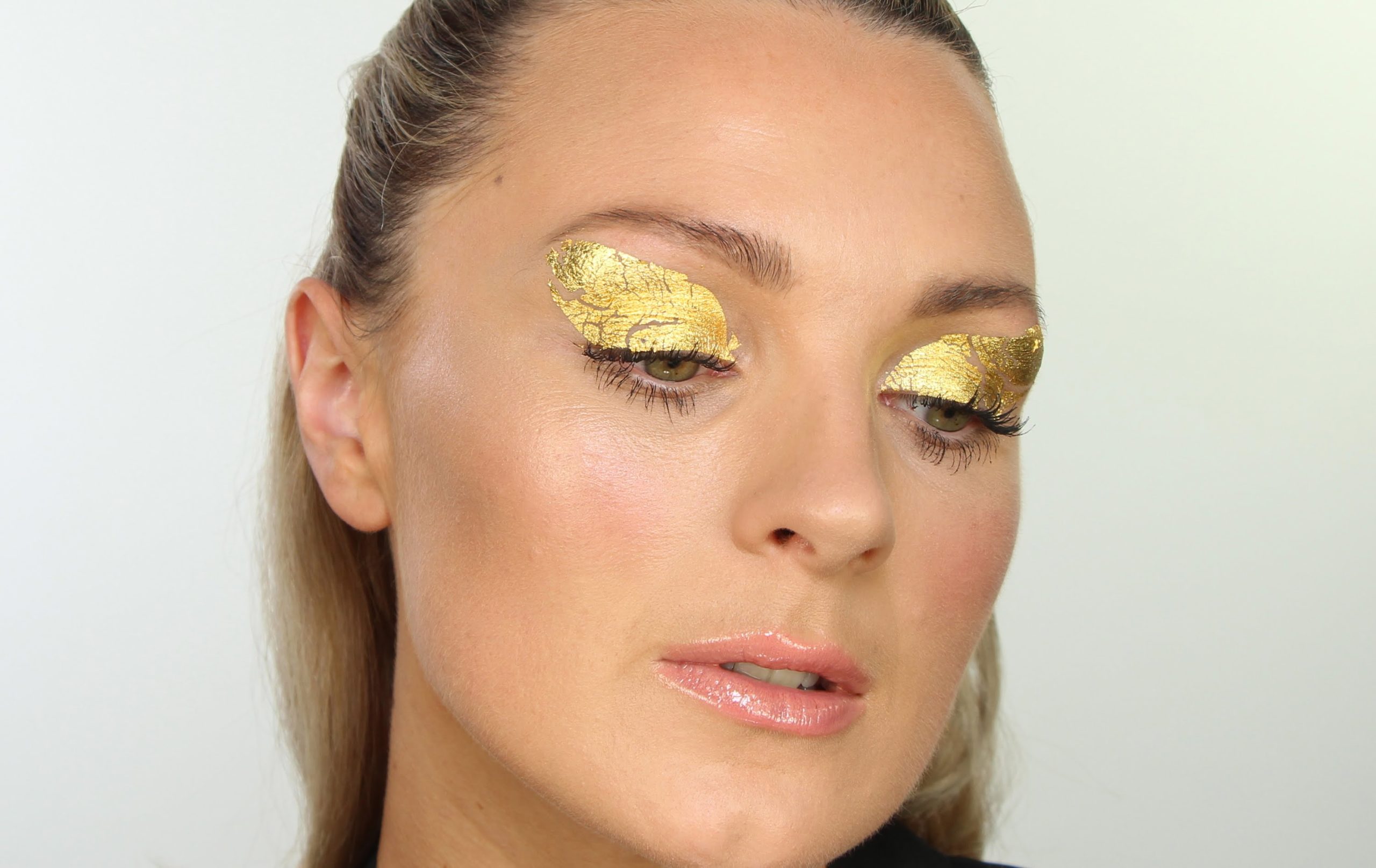 Дневной макияж с золотистым оттенком