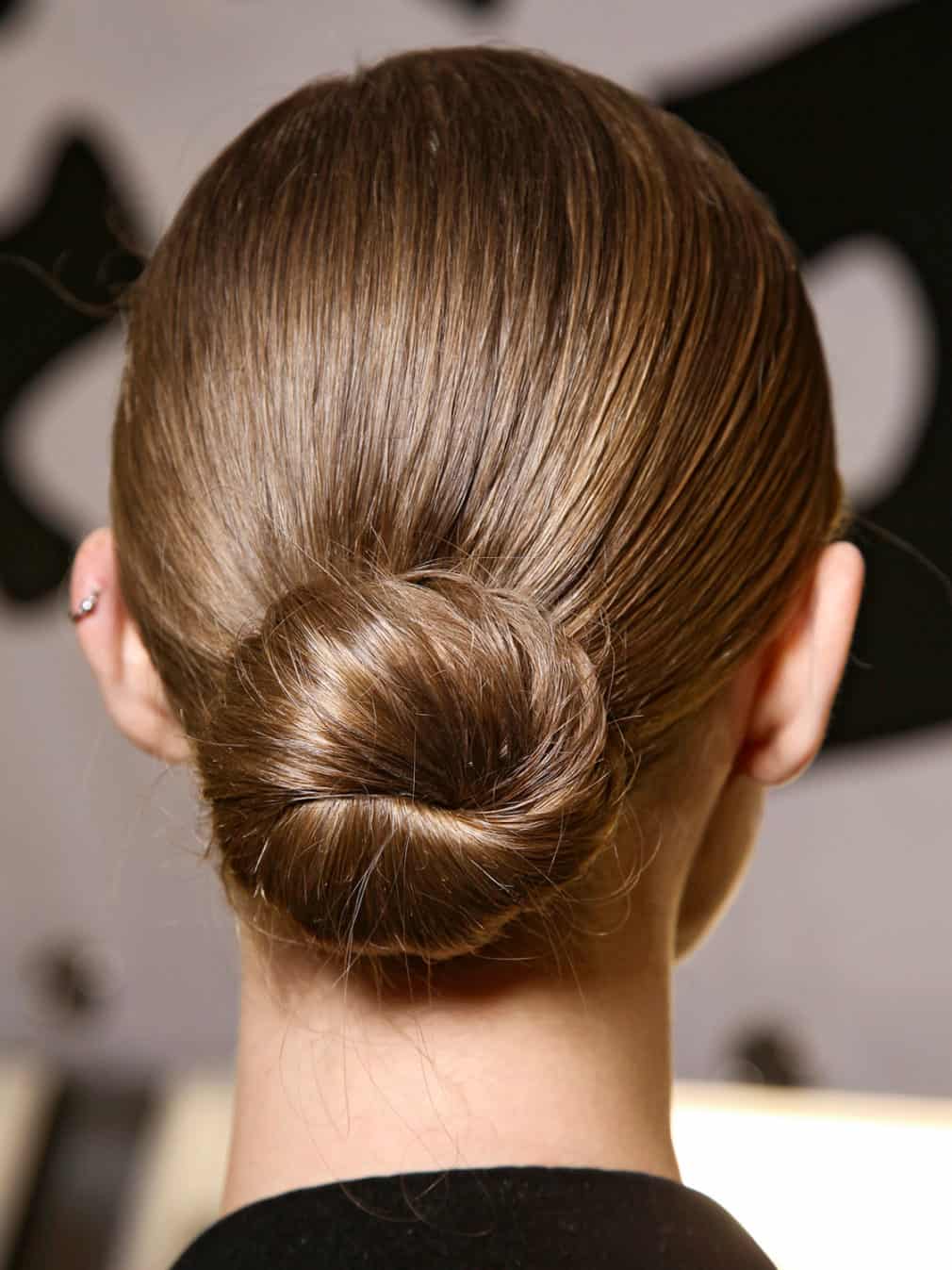 Прически с шишкой