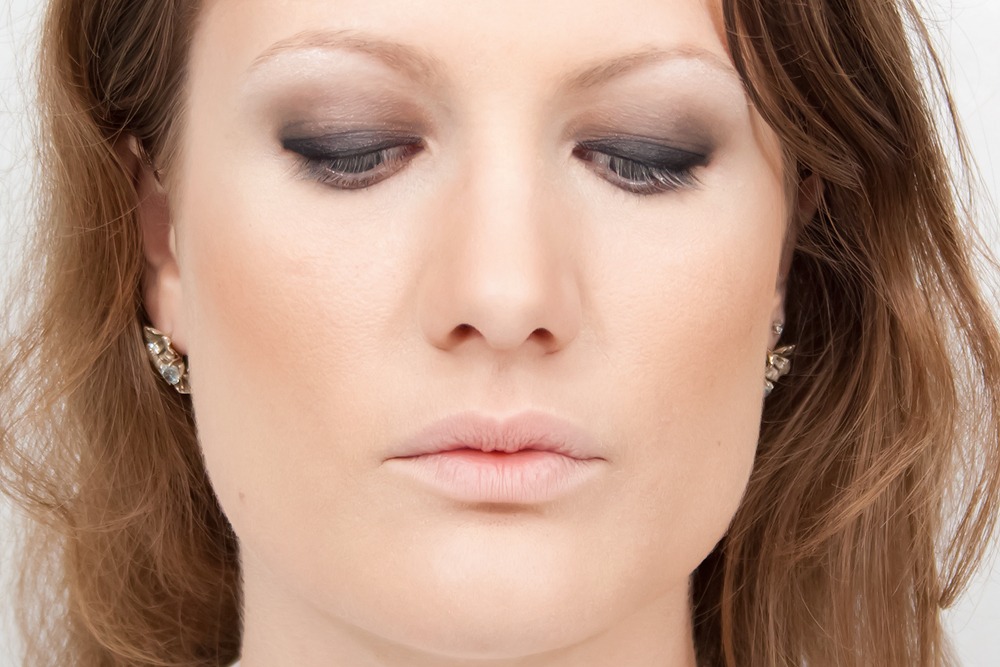 Макияж для нависшего века