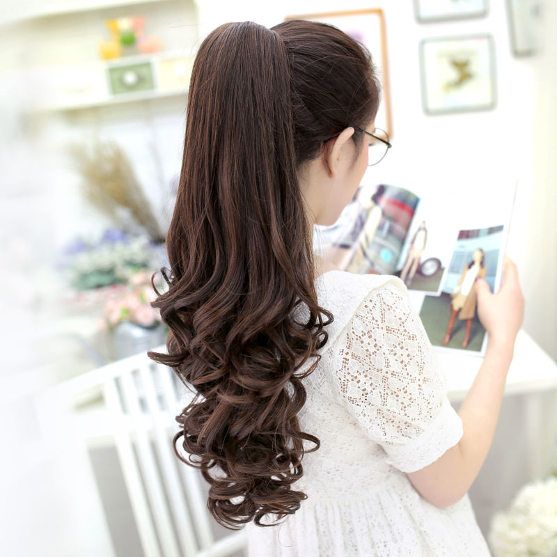 Прическа перехрещенный «хвост» с локонами