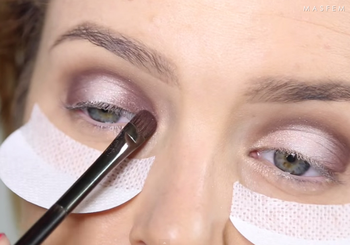 Макияж с бордовыми тенями Макияж с бордовыми тенями