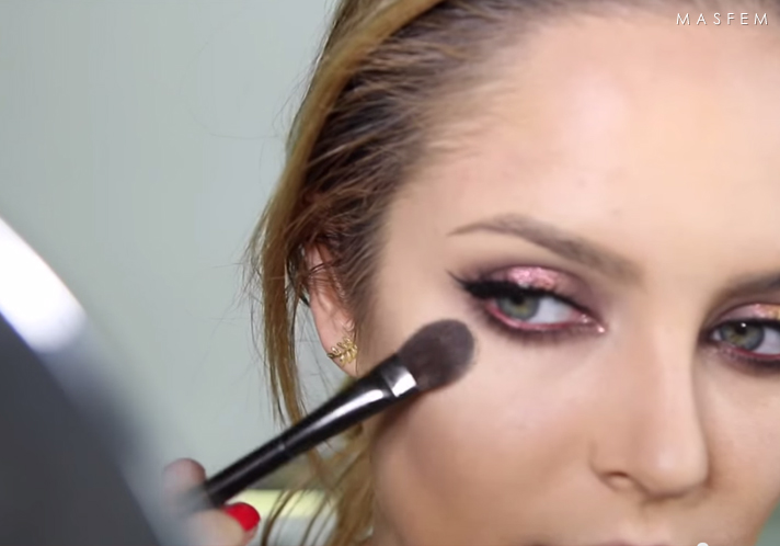 Макияж с бордовыми тенями Макияж с бордовыми тенями