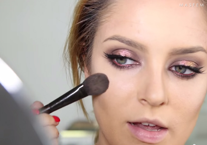 Макияж с бордовыми тенями Макияж с бордовыми тенями