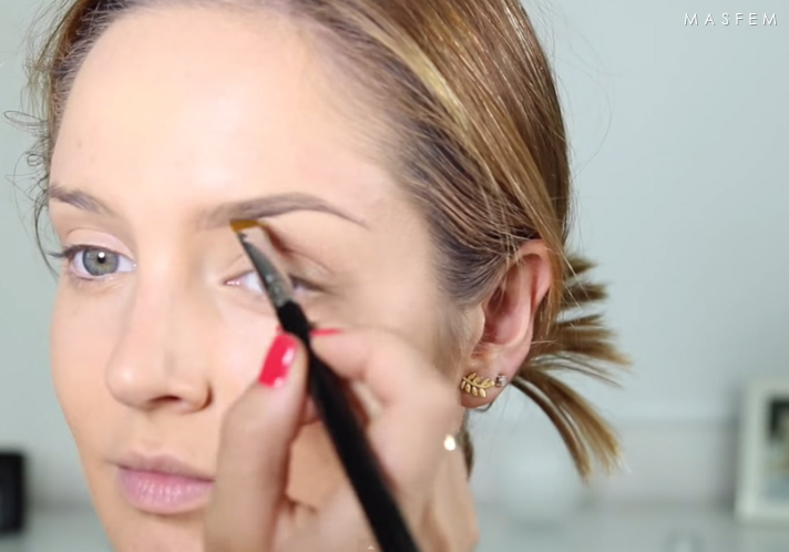 Макияж с бордовыми тенями Макияж с бордовыми тенями