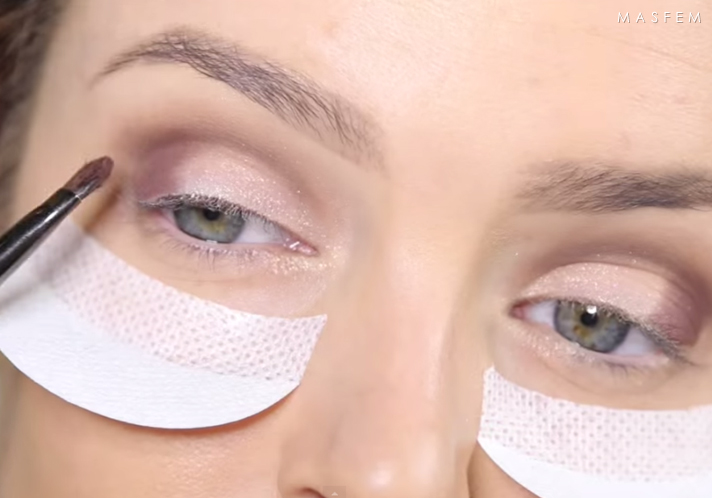 Макияж с бордовыми тенями Макияж с бордовыми тенями