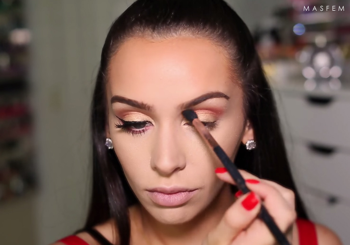 Макияж с красной помадой для брюнеток Макияж с красной помадой для брюнеток