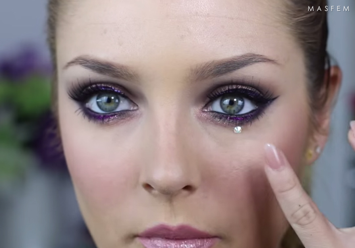 Макияж с цветной подводкой Макияж с цветной подводкой