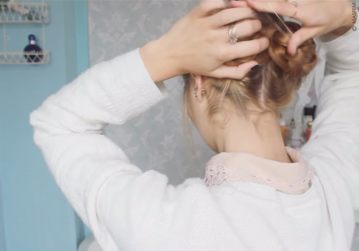 Прически с косами на средние волосы Прически с косами на средние волосы