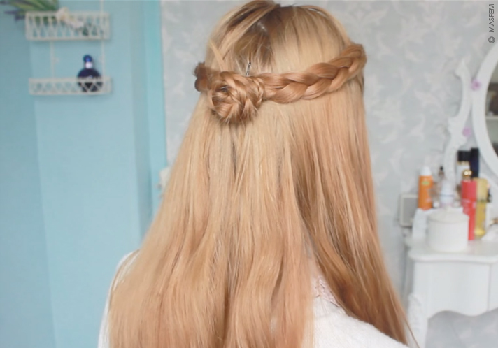 Прически с косами на средние волосы Прически с косами на средние волосы