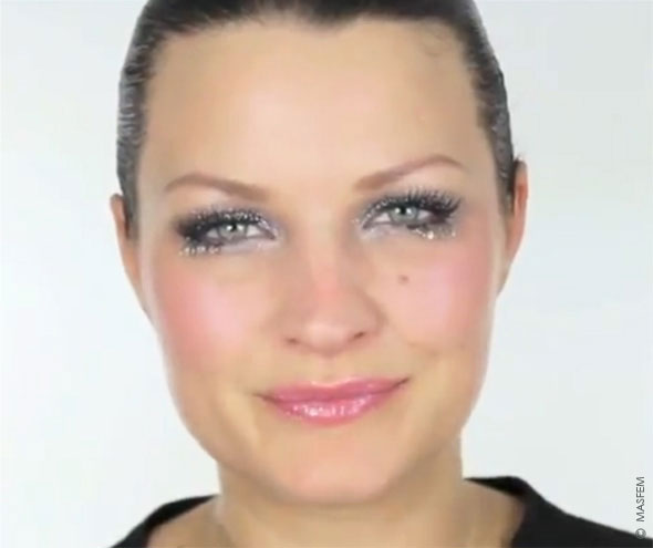 Новогодний макияж с блестками Новогодний макияж с блестками