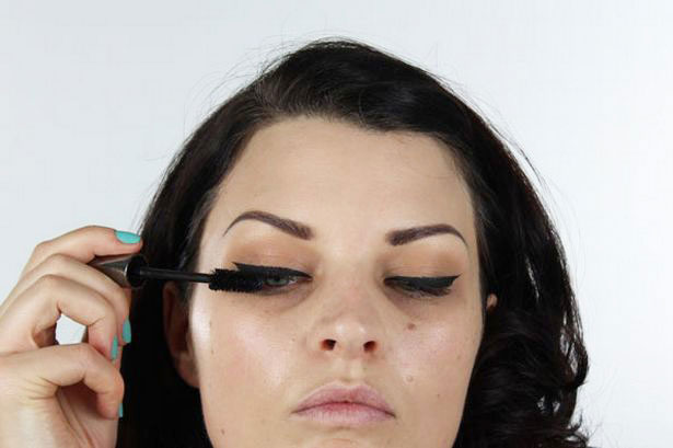 Вечерний макияж с красной помадой Вечерний макияж с красной помадой