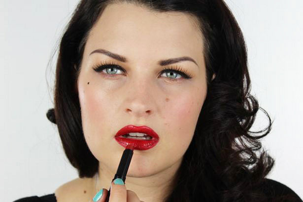 Вечерний макияж с красной помадой Вечерний макияж с красной помадой